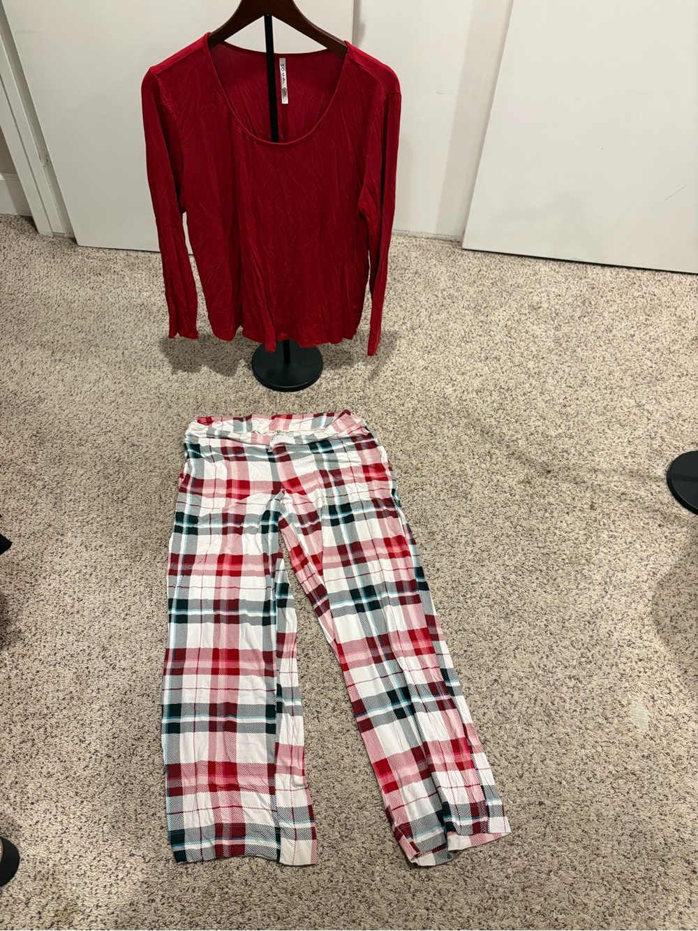 Red Long-Sleeve Soma Cool Nights Large Pajama Top and Plaid Lounge Pants Set